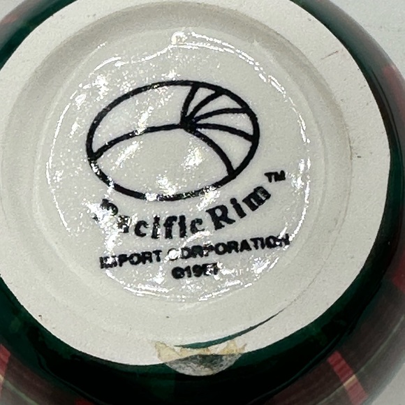 Vintage Christmas creamer and lidded sugar set Pacific Rim HollyBerry - Picture 7 of 16